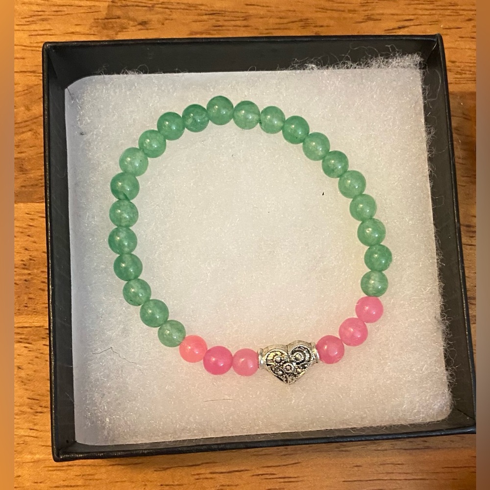 NEW Beautiful Aventurine & Jade crystal stretch 7” bracelet